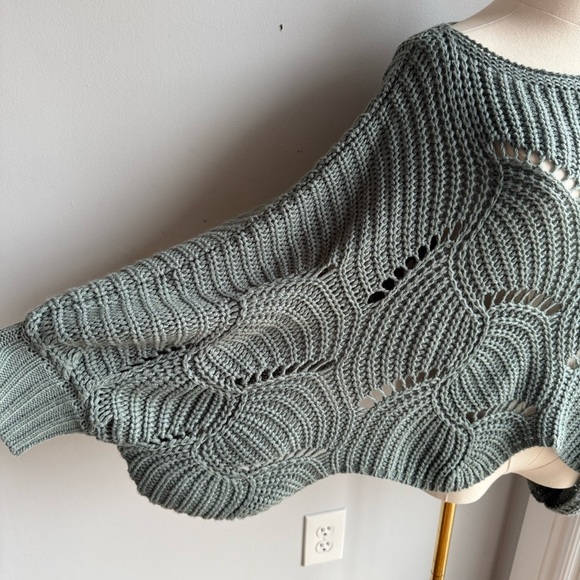 Moon & Madison Open Knit Poncho Top XS Sage Green Chunky Boho Cropped Sweater - Picture 3 of 9